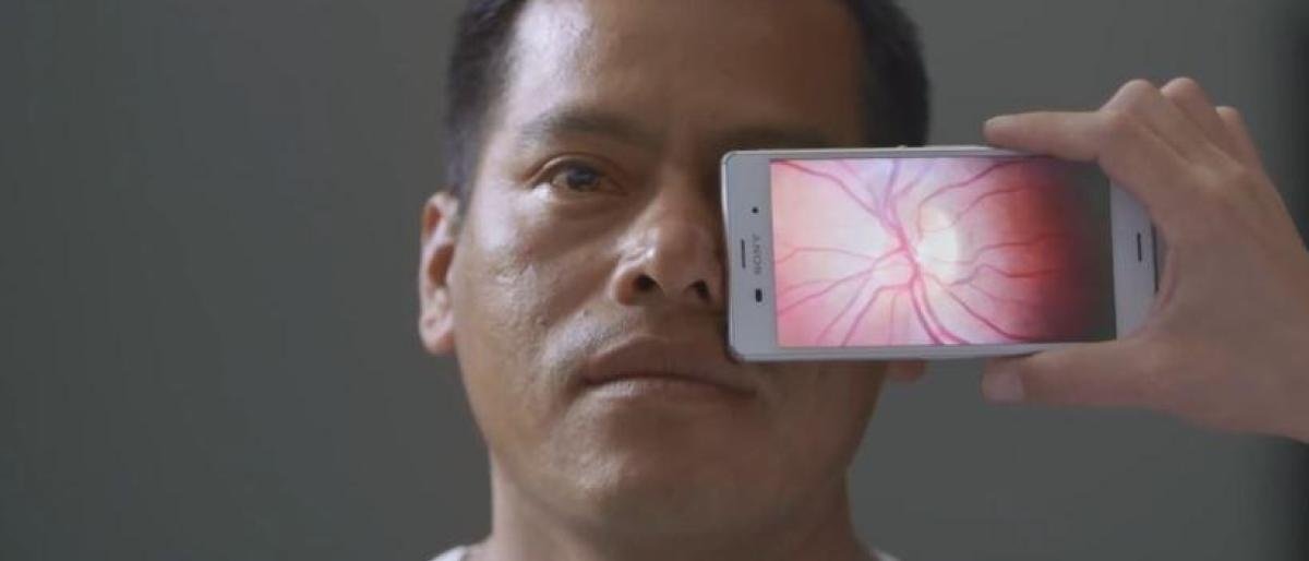 فحص النظر عبر الهاتف الذكي: ثورة رقمية أم بديل وهمي؟