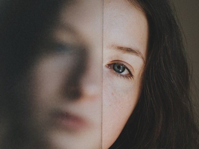 10 أسباب شائعة لزغللة العين وكيفية علاجها