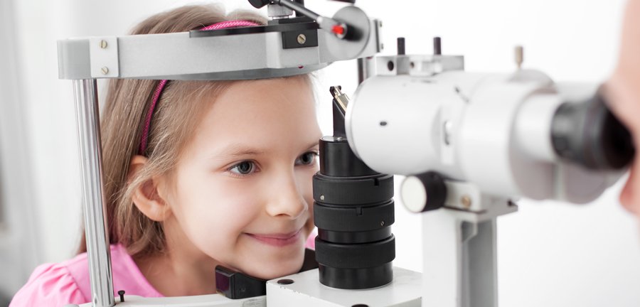 الكشف المبكر عن أمراض العيون عند الطفل: دليلك الشامل لحماية نظر طفلك