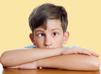 كيف يؤثر الحول على تطور النظر عند الطفل؟