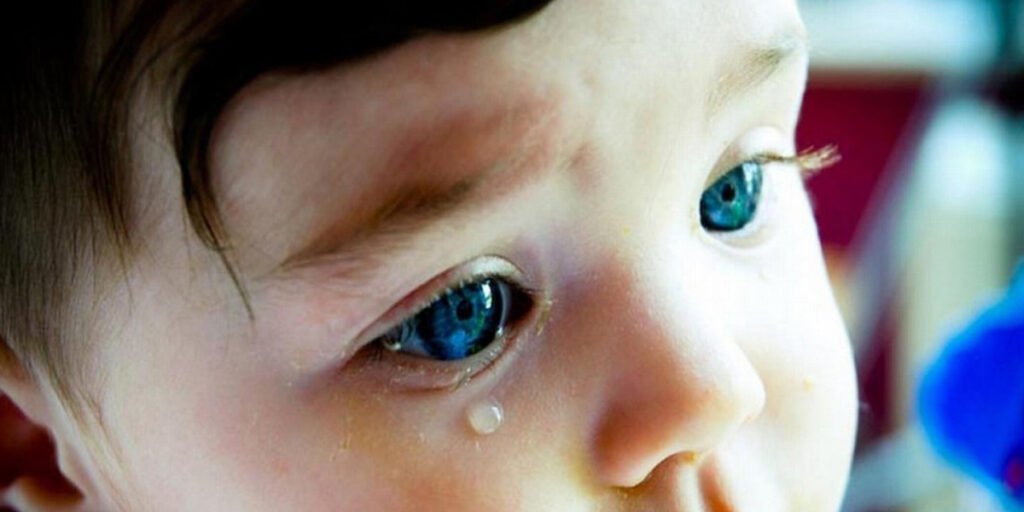 كثرة الدموع عند الأطفال الرضع