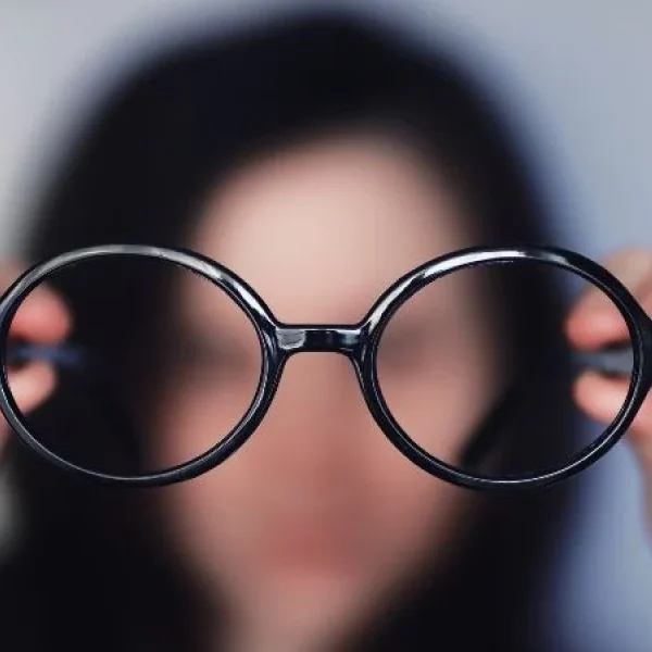 5 تغيرات مفاجئة في الرؤية تستدعي زيارة طبيب العيون فوراً