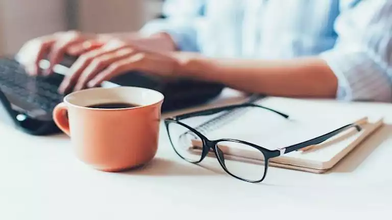 تأثير الكافيين على ضغط العين: ما تحتاج معرفته